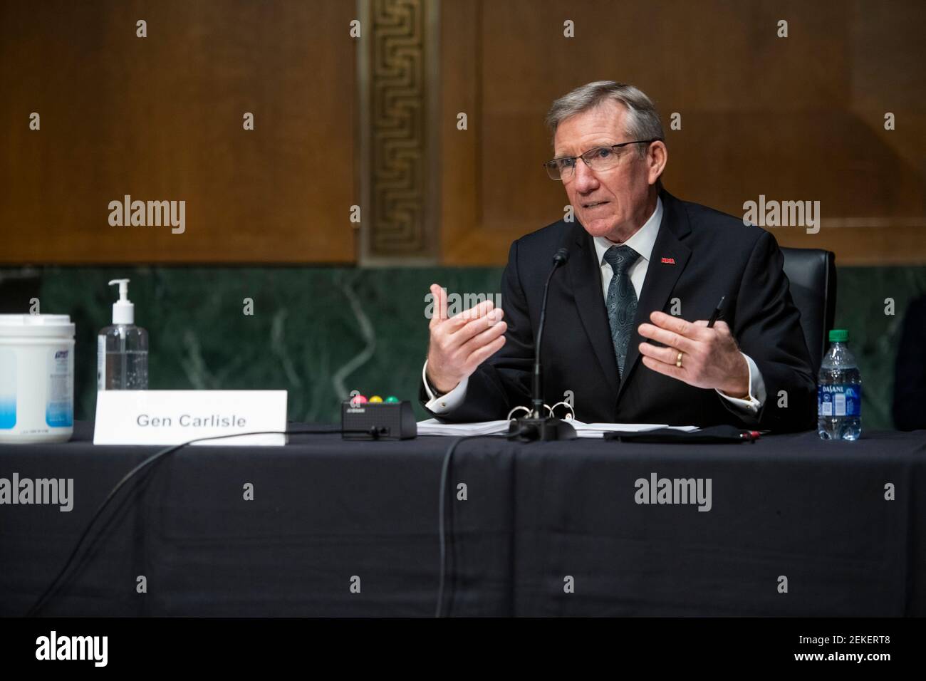 Generale Herbert J. Carlisle, USAF (Ret.) / Presidente e Chief Executive Officer, National Defense Industrial Association, risponde alle domande durante un'audizione del Senato Committee on Armed Services per esaminare le tecnologie emergenti e il loro impatto sulla sicurezza nazionale, nel Dirksen Senato Office Building a Washington, DC, Martedì, 23 febbraio 2021. Credit: Rod Lamkey / CNP | utilizzo in tutto il mondo Foto Stock