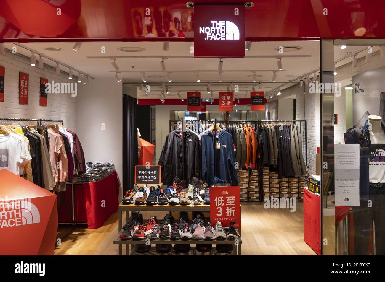 Marchio americano di abbigliamento outdoor il negozio North Face visto a  Hong Kong. (Foto di Budrul Chukrut / SOPA Images/Sipa USA Foto stock - Alamy