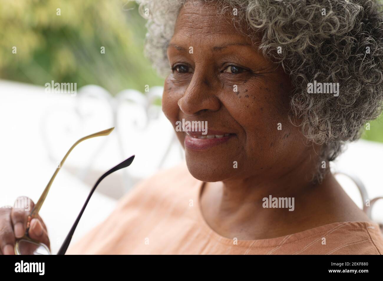 Ritratto donna con gli occhiali immagini e fotografie stock ad alta  risoluzione - Alamy