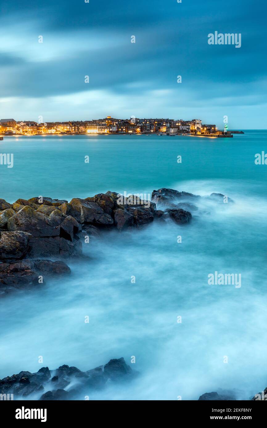 St Ives; sera; Cornovaglia; Regno Unito Foto Stock