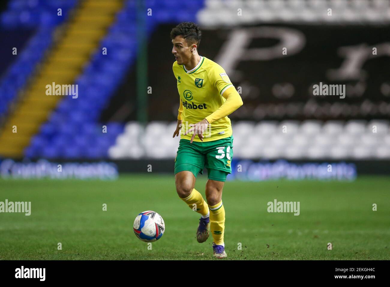 Birmingham, Regno Unito. 23 Feb 2021. Dimitris Giannoulis n° 30 di Norwich City dribbles il pallone a Birmingham, Regno Unito, il 23/2021. (Foto di Simon Bissett/News Images/Sipa USA) Credit: Sipa USA/Alamy Live News Foto Stock