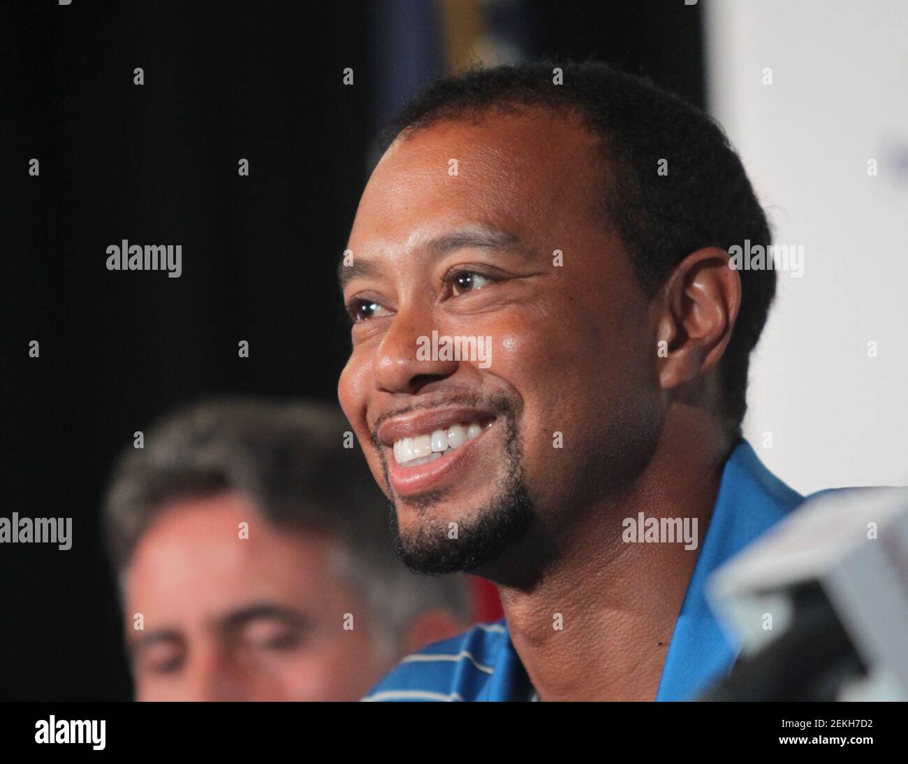 **FOTO DI FILE** Tiger Woods in volo dopo il Rollover Crash. BETHESDA, MD - MAGGIO 19: Tiger Woods parla ai media dove ha fatto domande sulla sua salute, questo prossimo torneo e calendario per il ritorno al Quicken Loans National Media Day al Congressional Country Club a Bethesda, Maryland il 19 maggio 2014. Credito: Mpi34/MediaPunch Foto Stock