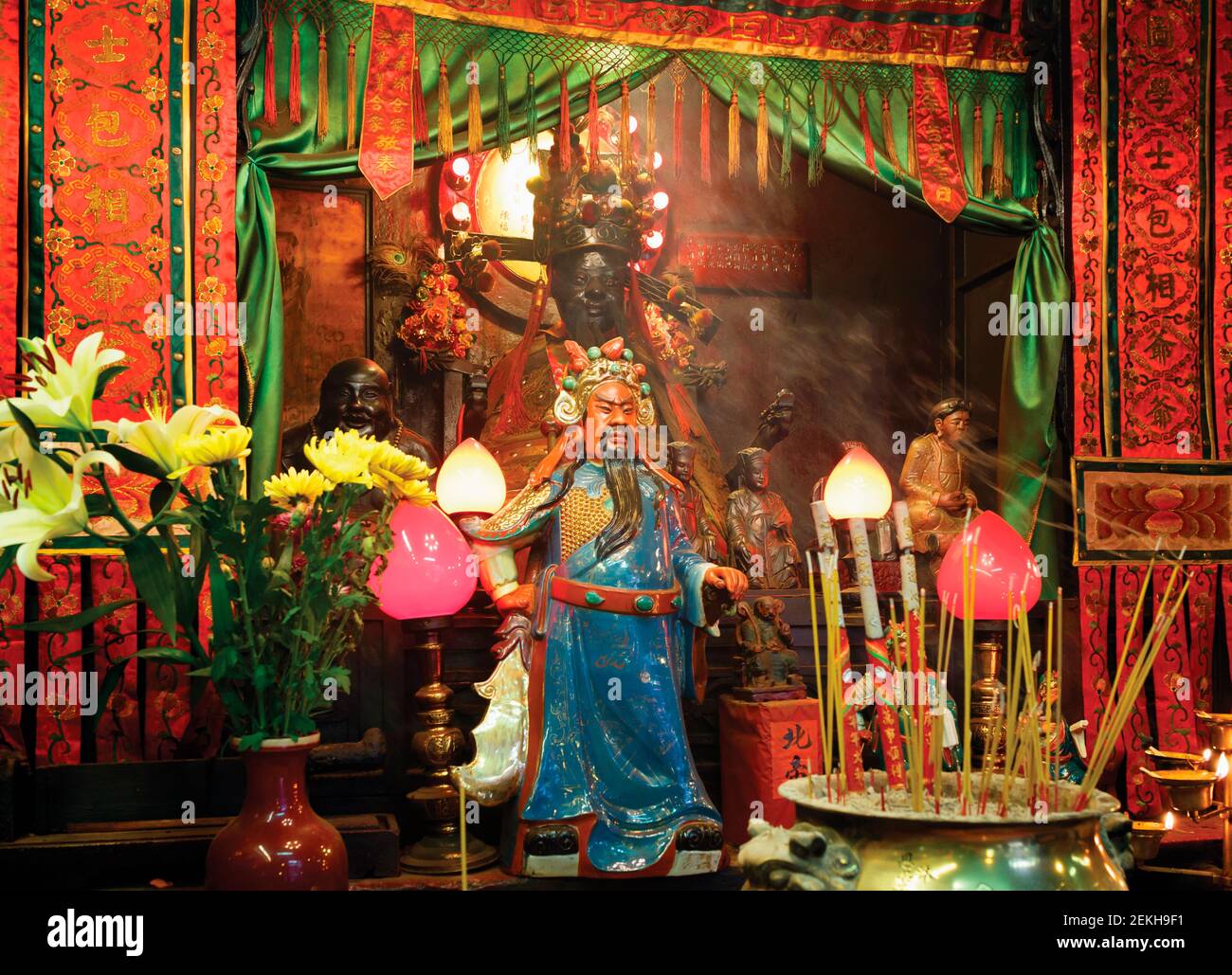 Hong Kong, Cina. Figura nel Tempio di Tin Hau in Yau ma Tei, Kowloon. Questo tradizionale tempio cinese dove Tin Hau, la Dea dei marittimi, è wordhi Foto Stock