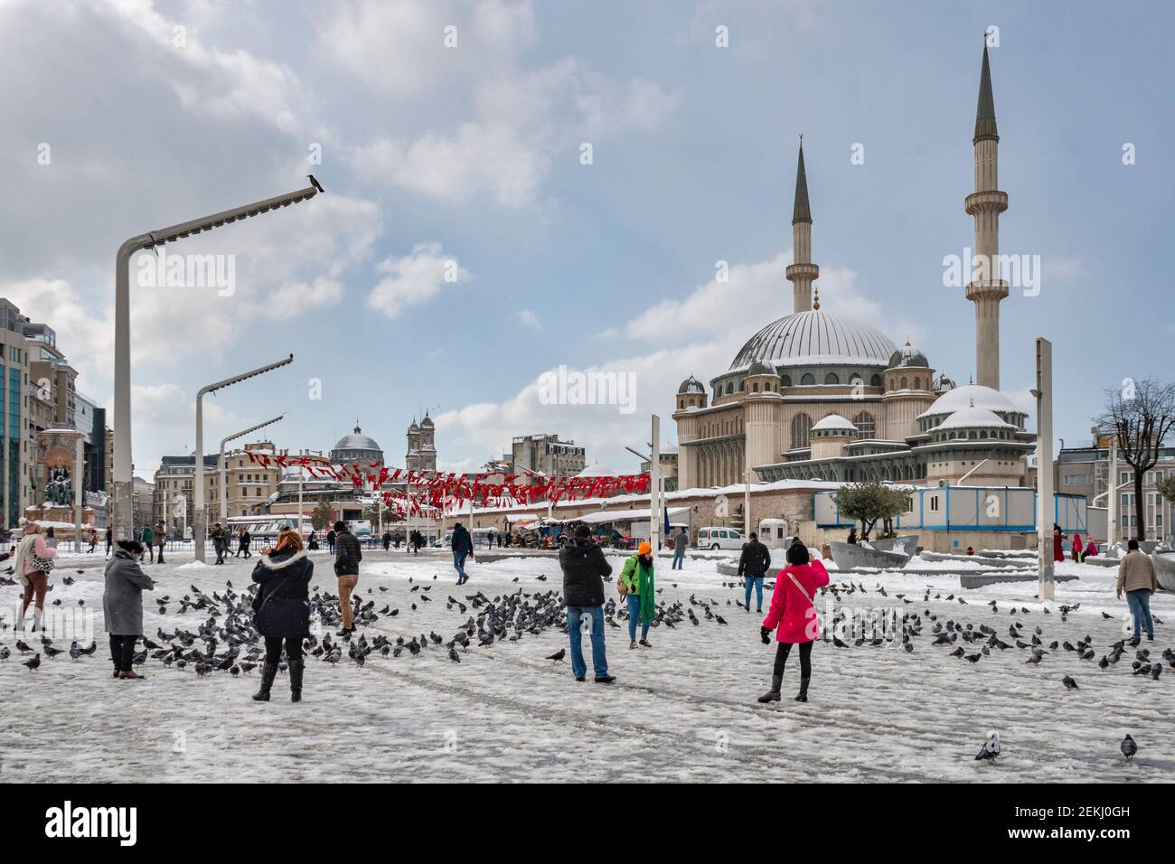 Piazza Taksim in inverno nel quartiere Beyoglu di Istanbul, Turchia Foto Stock