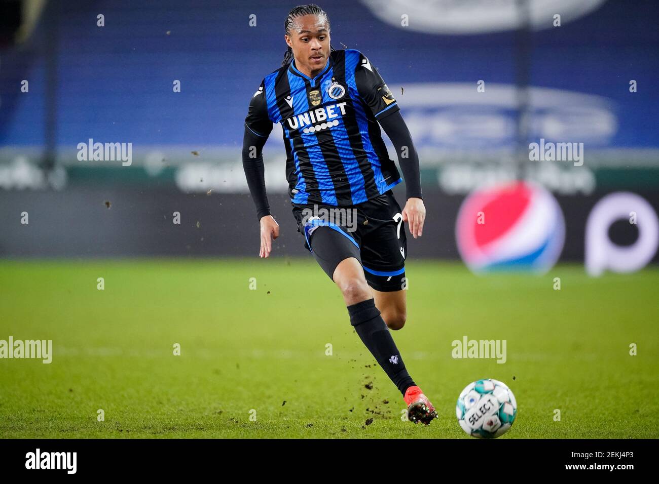 BRUGES, BELGIO - FEBBRAIO 22: Tahith Chong del Club Brugge durante la partita della Jupiler Pro League tra il Club Brugge e l'OH Leuven a Jan Breydelstadion Foto Stock