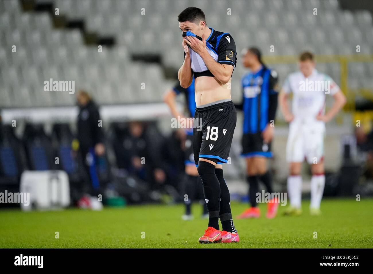 BRUGES, BELGIO - FEBBRAIO 22: Federico Ricca del Club Brugge si presenta deposto durante la partita della Jupiler Pro League tra il Club Brugge e l'OH Leuven a J. Foto Stock