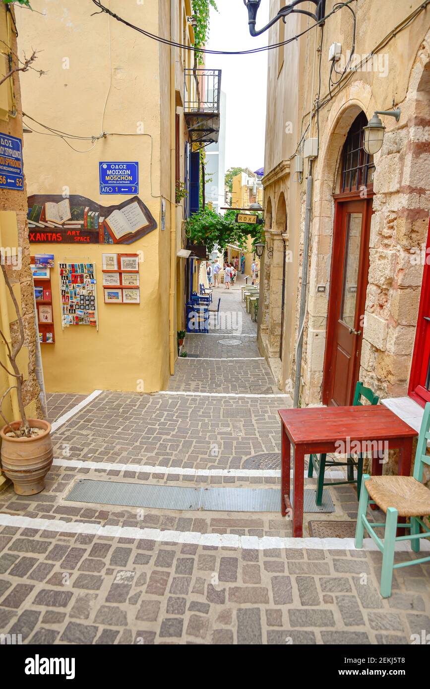 La Canea, Grecia - 14 Giugno 2018 : la Canea Old Town vista strada. La Canea è una popolare attrazione turistica in Grecia. Foto Stock