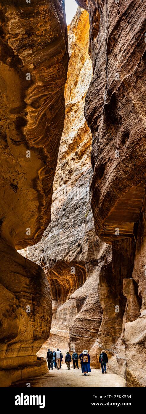 Vista panoramica delle formazioni rocciose del Siq, Petra, Giordania Foto Stock