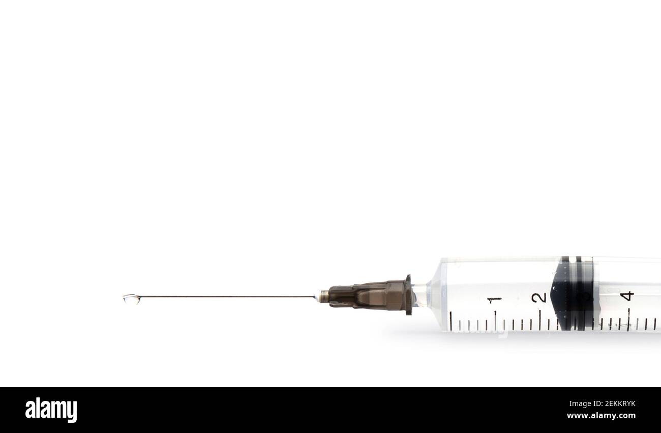 siringa per iniezione con medicinale su fondo bianco Foto Stock
