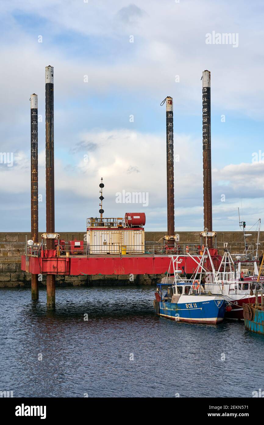 23 febbraio 2021. Buckie Harbour, Buckie, Moray, Scozia, Regno Unito. Questa è una scena dal trafficato porto di lavoro. Questo è Haven Seajack 1 Rig legato a t Foto Stock
