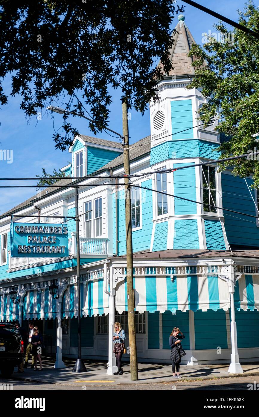 Street View di Commander's Palace Restaurant edificio, famosa cucina creola ristorante, New Orleans Garden District, New Orleans, Louisiana, LA, Stati Uniti d'America. Foto Stock