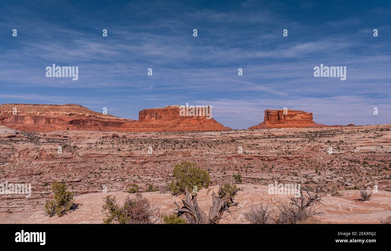 Scogliere di roccia rossa intorno a Moab Utah in un giorno di ottobre Foto Stock