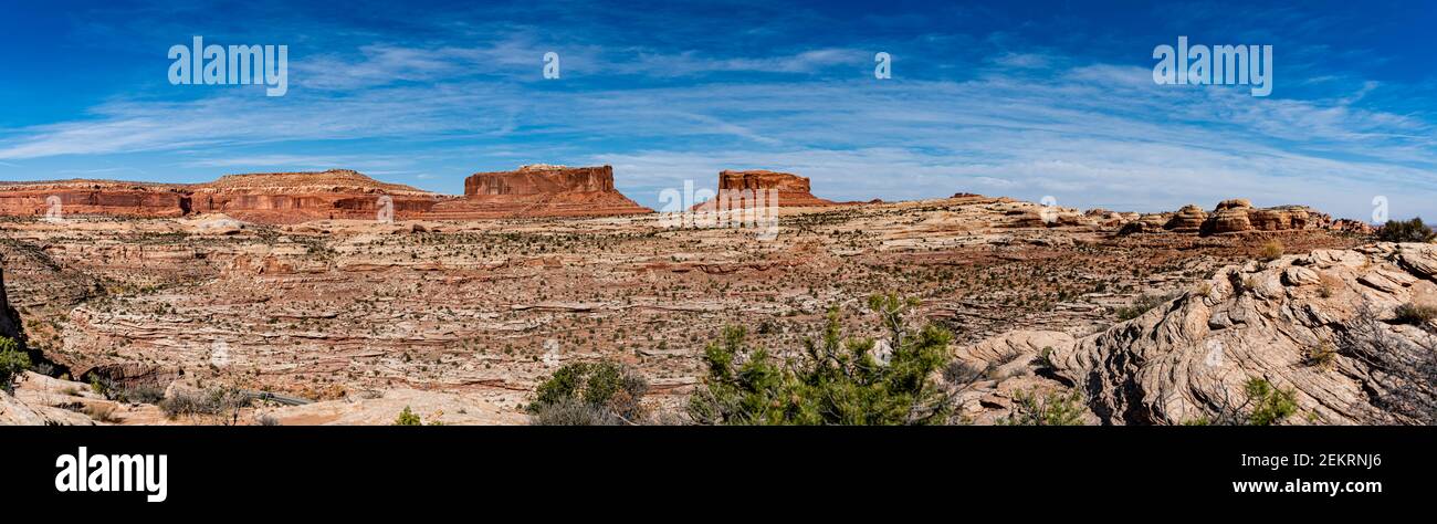 Scogliere di roccia rossa intorno a Moab Utah in un giorno di ottobre Foto Stock