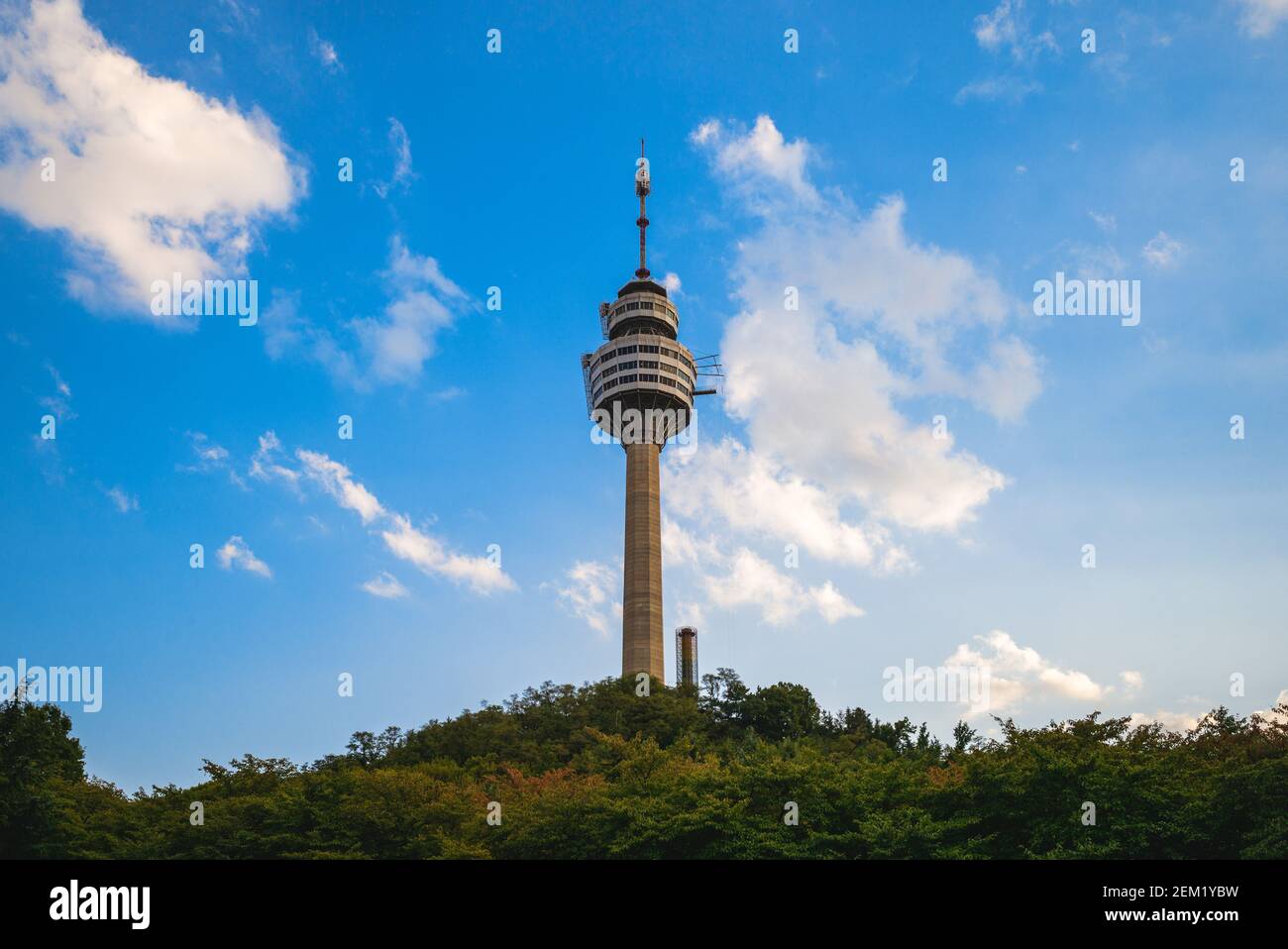 14 ottobre 2018: La Torre Woobang, detta anche Torre Daegu o Torre Ubang, è una torre di osservazione costruita nel 1992, ha un'altezza di 202 metri e l Foto Stock