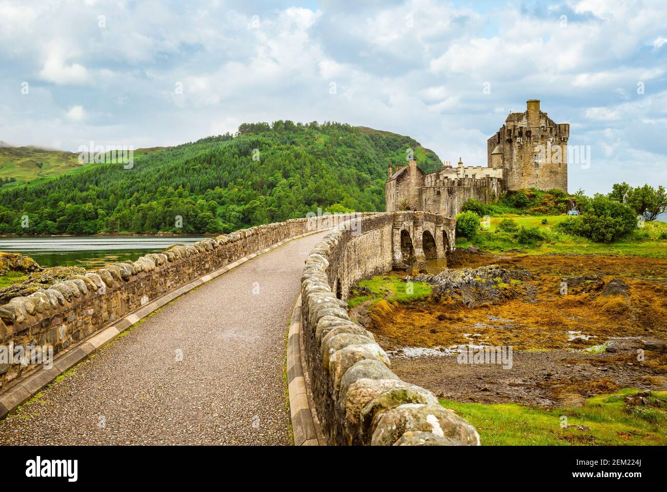 Castello di Eilean Donan nelle Highlands occidentali della Scozia, Regno Unito Foto Stock