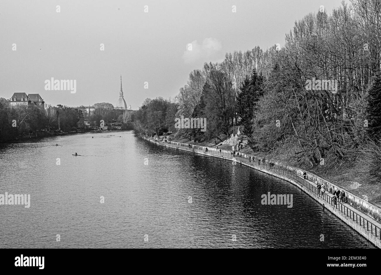 Italia Piemonte Torino - vista con il po e Mole Antonelliana in inverno Foto Stock