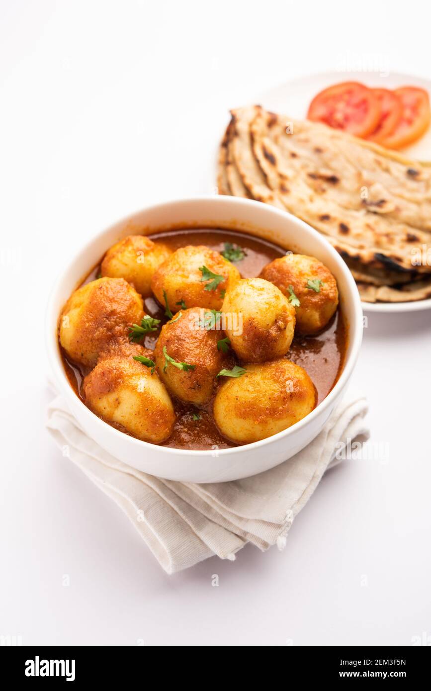 Tasty Dum Aloo o patate intere curry piccante è un Popolare ricetta di portata principale dall'India Foto Stock