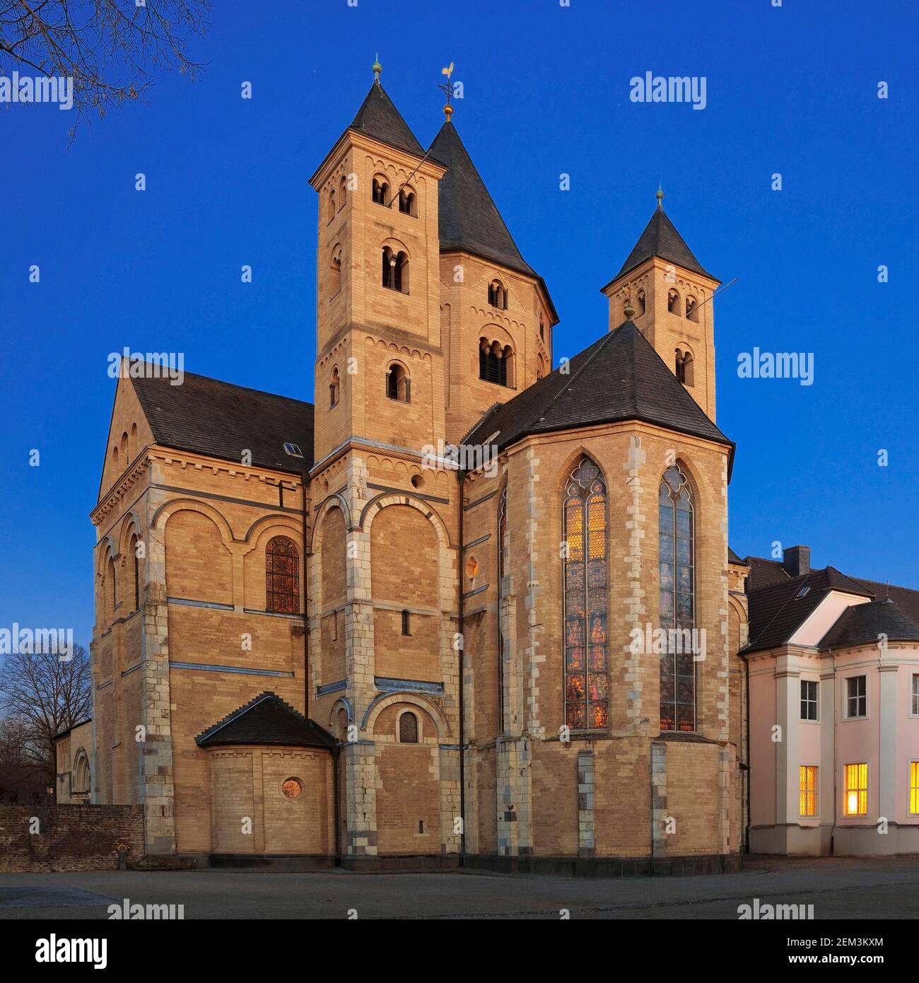 Abbazia di Knechtsteden alla luce della sera, Germania, Nord Reno-Westfalia, basso Reno, Dormagen Foto Stock