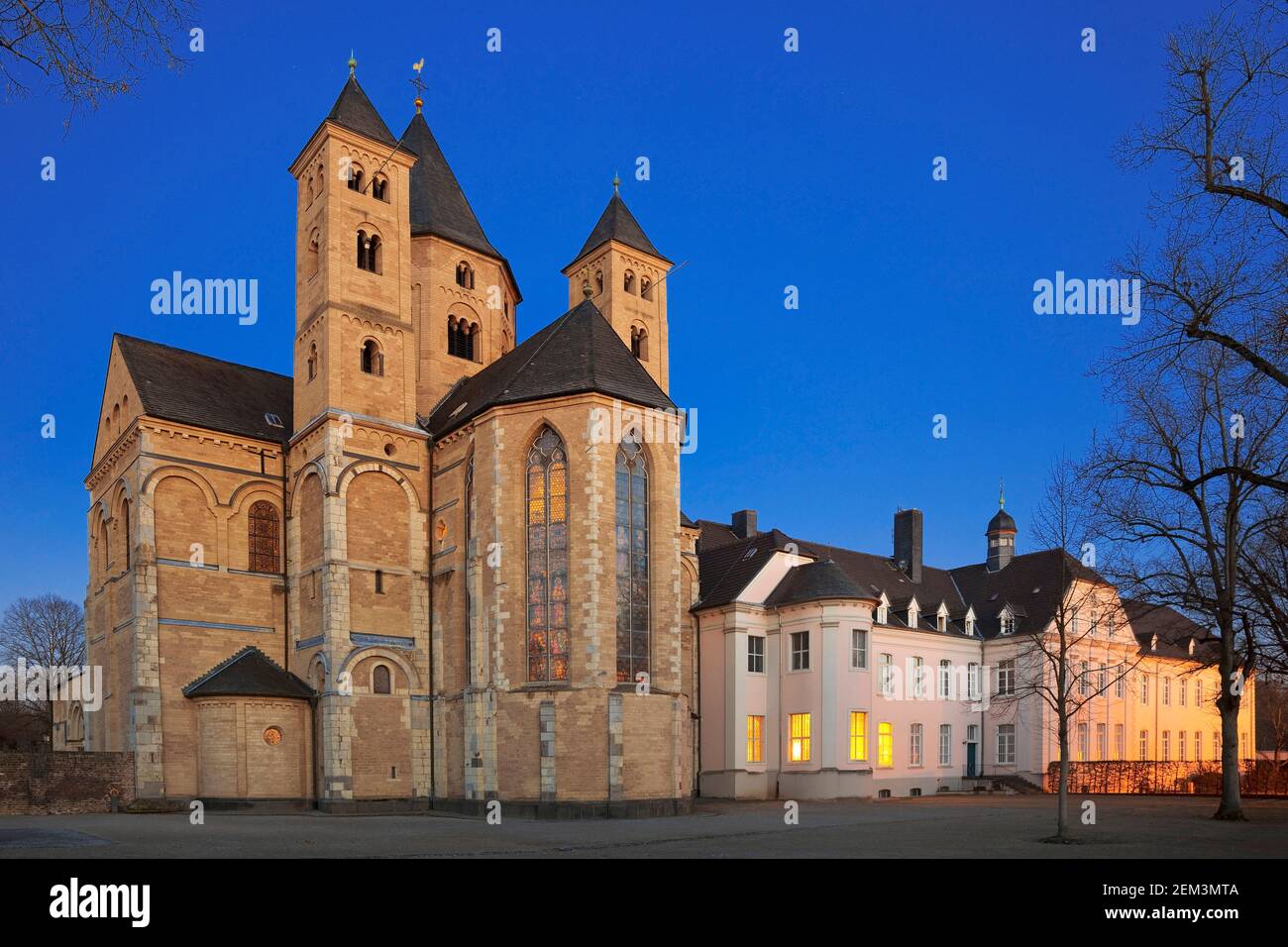 Abbazia di Knechtsteden alla luce della sera, Germania, Nord Reno-Westfalia, basso Reno, Dormagen Foto Stock
