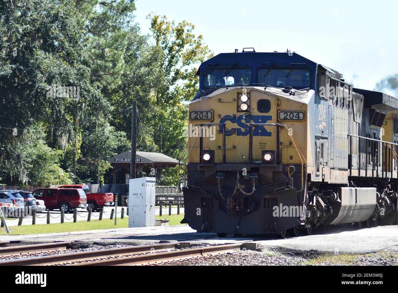 Il motore CSX di Folkston Georgia passa attraverso la ferrovia a imbuto di Folkston area della piattaforma di visualizzazione Foto Stock