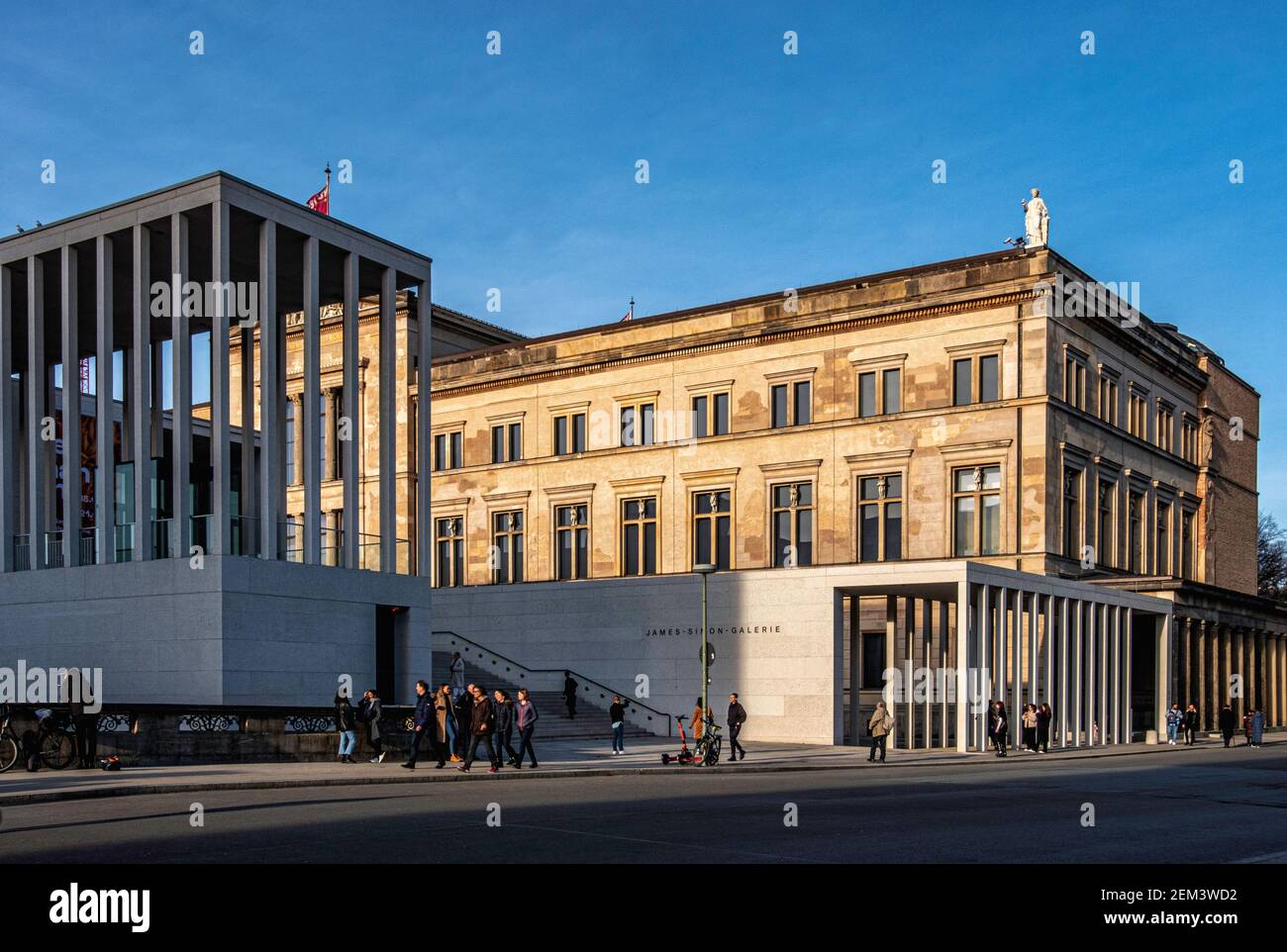 The James Simon Gallery – nuovo centro visitatori sull'Isola dei Musei progettato dall'architetto David Chipperfield. Mitte-Berlino, Germania Foto Stock