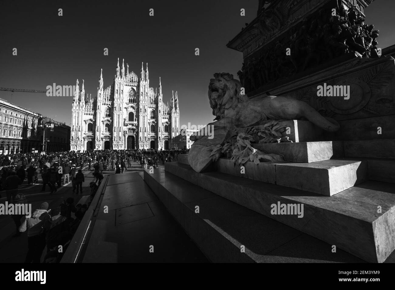 Vittorio Emanuele II monumento nella piazza del Duomo di Milano Foto Stock