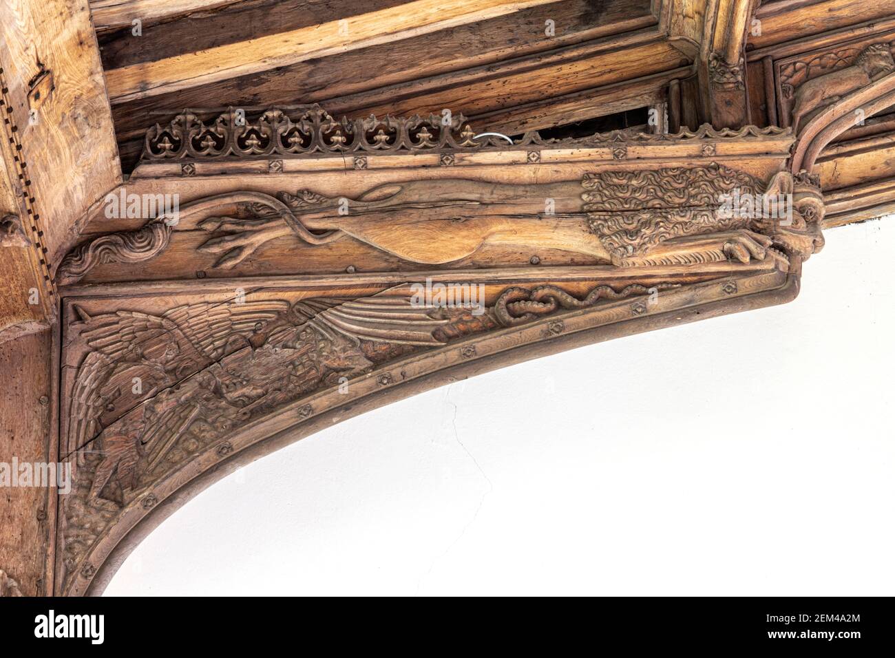 Il tetto intagliato di martelletto del V secolo della chiesa 13 ° secolo di Santa Maria a Mildenhall, Suffolk UK Foto Stock