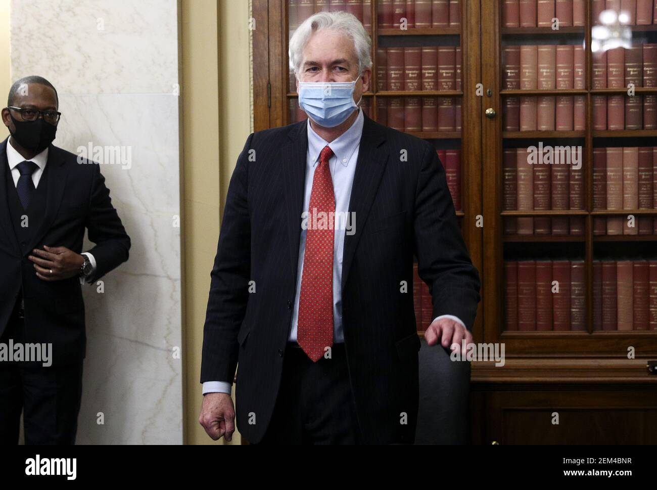Washington, Stati Uniti. 24 Feb 2021. William Burns arriva a testimoniare prima di un'audizione del Comitato di intelligenza del Senato sulla sua nomina a direttore della Central Intelligence Agency (CIA) a Capitol Hill a Washington, DC il 24 febbraio 2021. Foto in piscina di Tom Brenner/UPI Credit: UPI/Alamy Live News Foto Stock