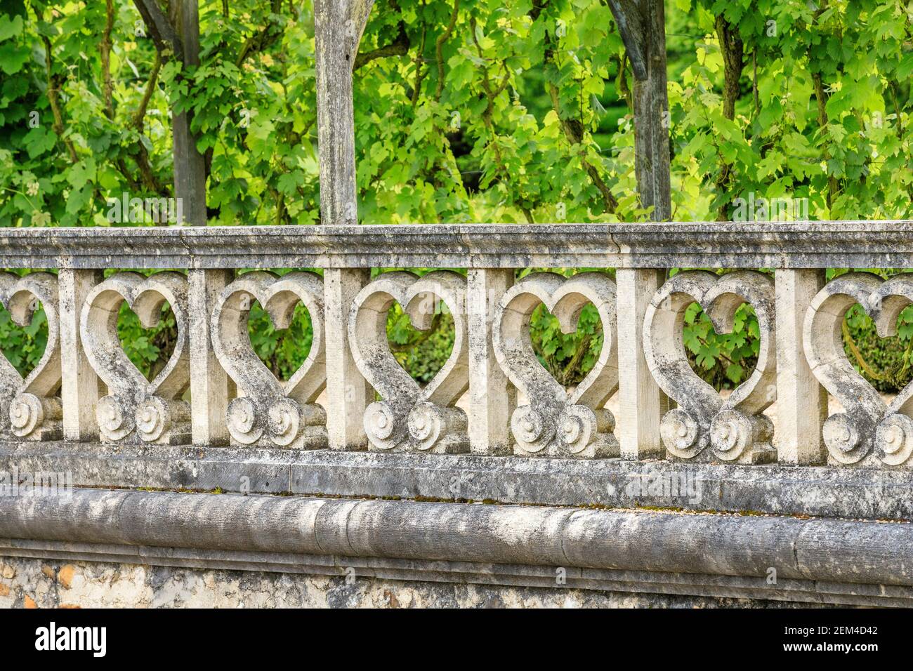 Francia, Indre et Loire, Valle della Loira Patrimonio Mondiale dell'UNESCO, il castello e i giardini di Villandry, balaustra con cuore forma sopra t Foto Stock