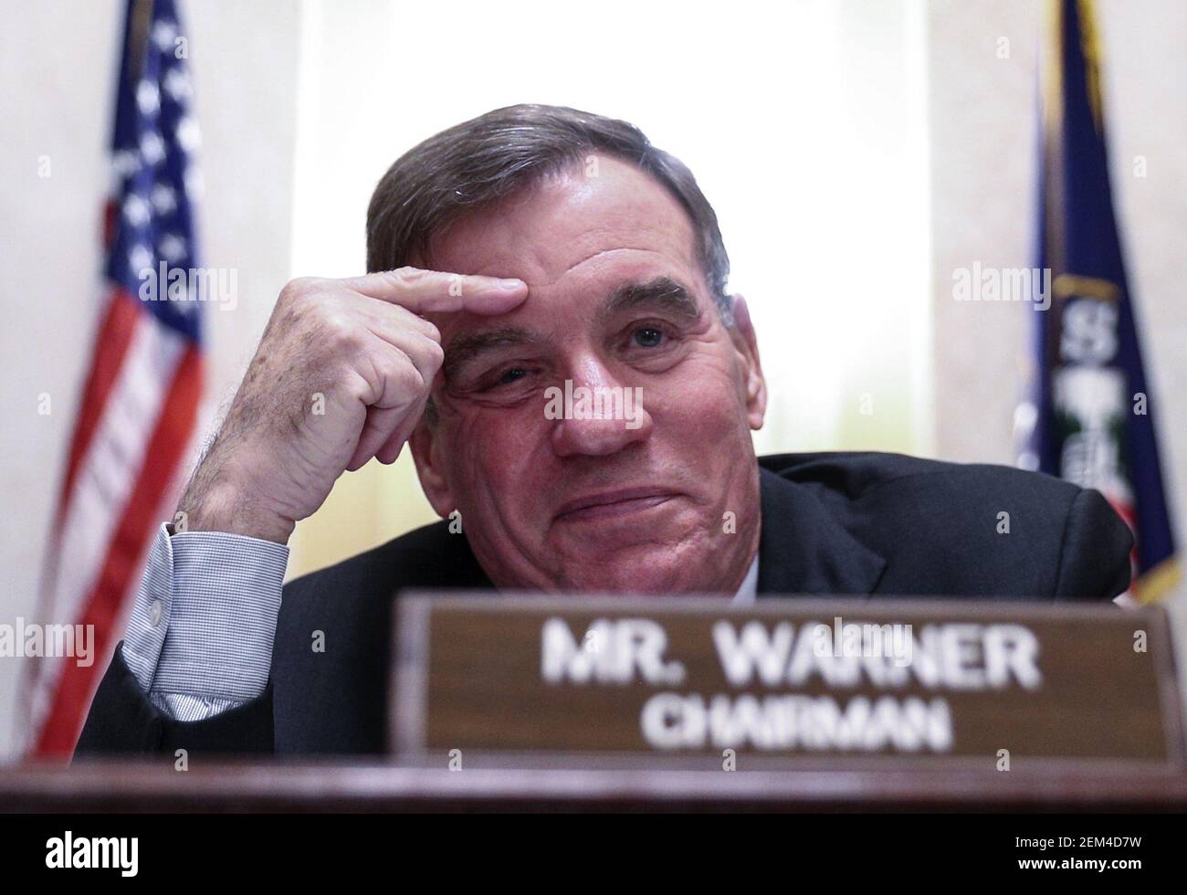 Washington, Stati Uniti. 24 Feb 2021. Il presidente del Comitato d'intelligence del Senato Mark Warner (D-VA) presiede durante un'audizione del Comitato d'intelligence del Senato sulla nomina di William Burns a direttore della Central Intelligence Agency (CIA) su Capitol Hill a Washington, DC il 24 febbraio 2021. Foto in piscina di Tom Brenner/UPI Credit: UPI/Alamy Live News Foto Stock