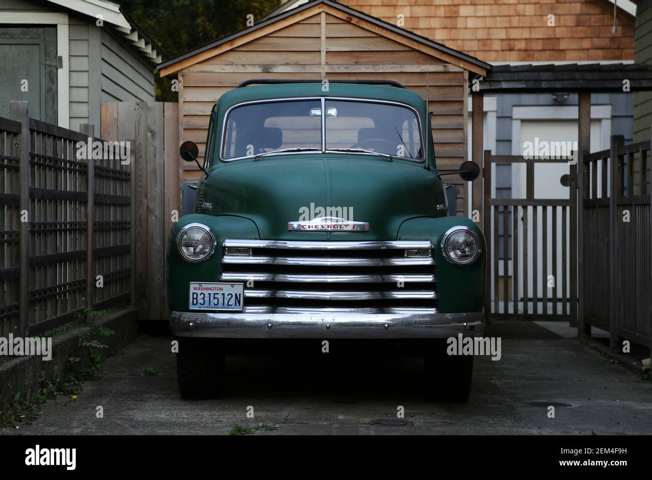 Dettaglio di un vecchio camion verde, Oldtimer Foto Stock