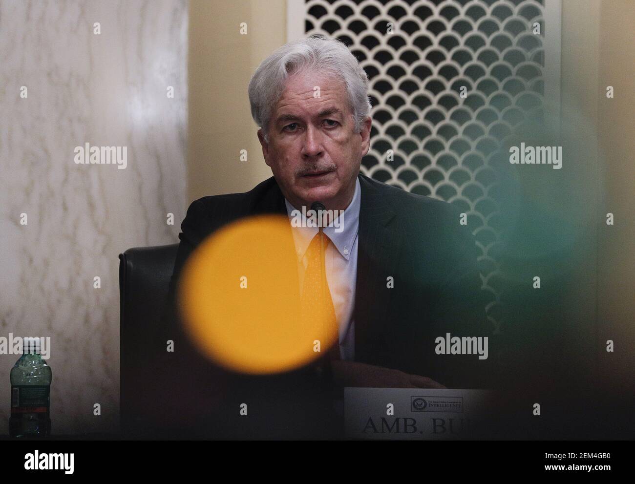 Washington, Stati Uniti. 24 Feb 2021. William Burns testimonia prima di un'audizione del Comitato di intelligenza del Senato sulla sua nomina a direttore della Central Intelligence Agency (CIA) a Capitol Hill a Washington, DC il 24 febbraio 2021. Foto in piscina di Tom Brenner/UPI Credit: UPI/Alamy Live News Foto Stock