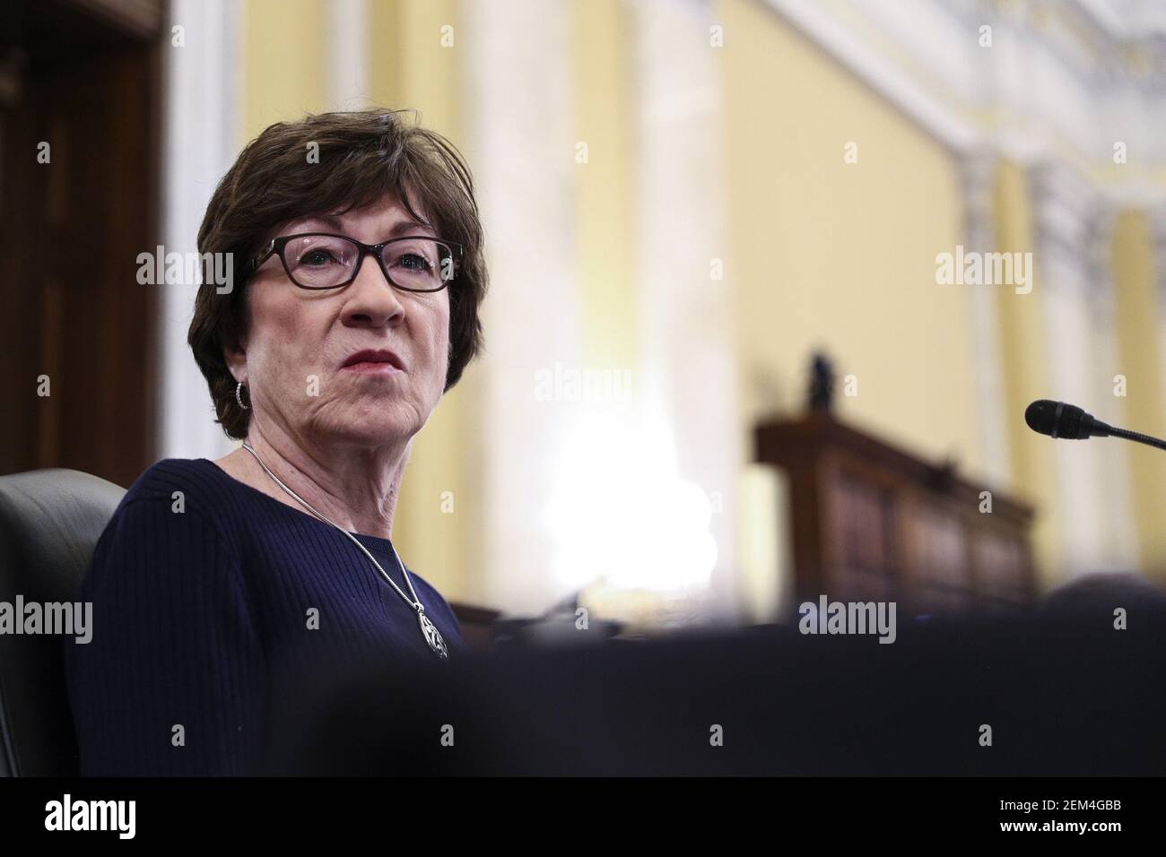 Washington, Stati Uniti. 24 Feb 2021. Il senatore degli Stati Uniti Susan Collins (R-ME) ascolta durante un'audizione del Comitato di intelligenza del Senato sulla nomina di William Burns a direttore della Central Intelligence Agency (CIA) su Capitol Hill a Washington, DC il 24 febbraio 2021. Foto in piscina di Tom Brenner/UPI Credit: UPI/Alamy Live News Foto Stock