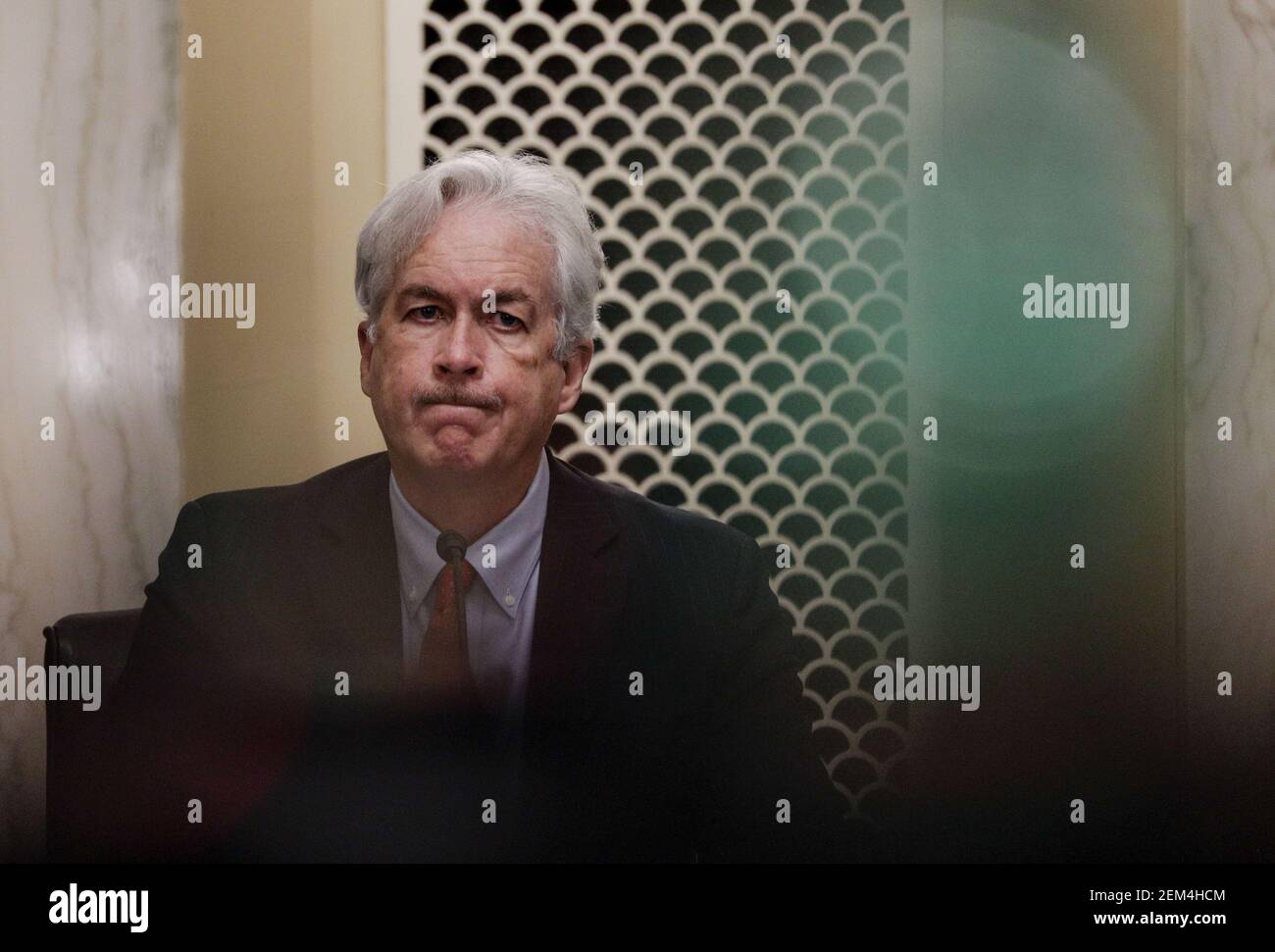 Washington, Stati Uniti. 24 Feb 2021. William Burns è visto mentre testimonia prima di un'audizione del Comitato di intelligenza del Senato sulla sua nomina a direttore della Central Intelligence Agency (CIA) su Capitol Hill a Washington, DC il 24 febbraio 2021. Foto in piscina di Tom Brenner/UPI Credit: UPI/Alamy Live News Foto Stock