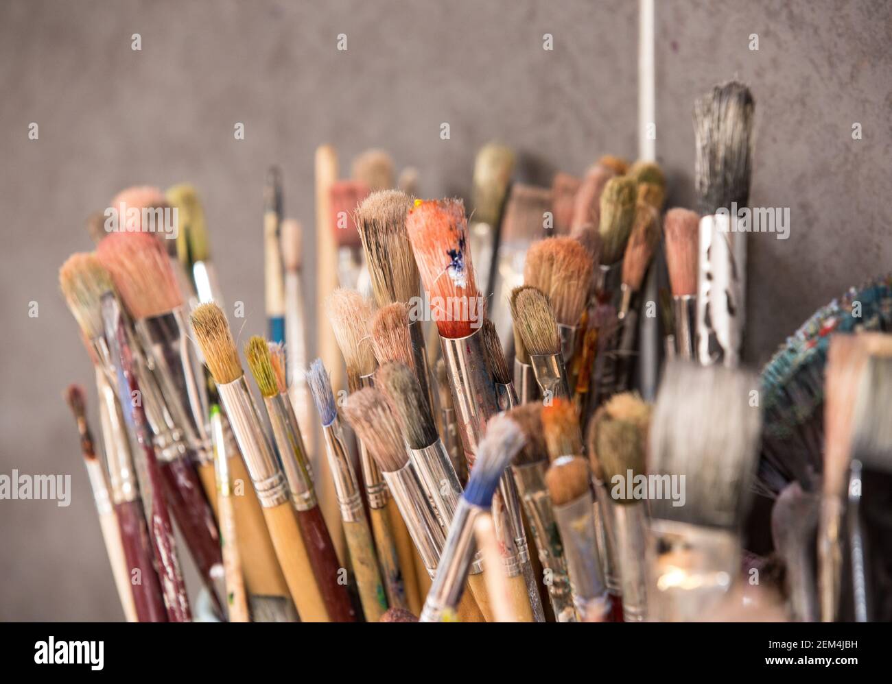 Pennelli per vernici di varie dimensioni Foto Stock