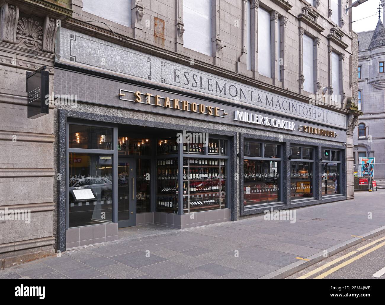 Il ristorante grill Miller and carter nel vecchio edificio Esslemont e Macintosh nel centro di Aberdeen, Scozia Foto Stock