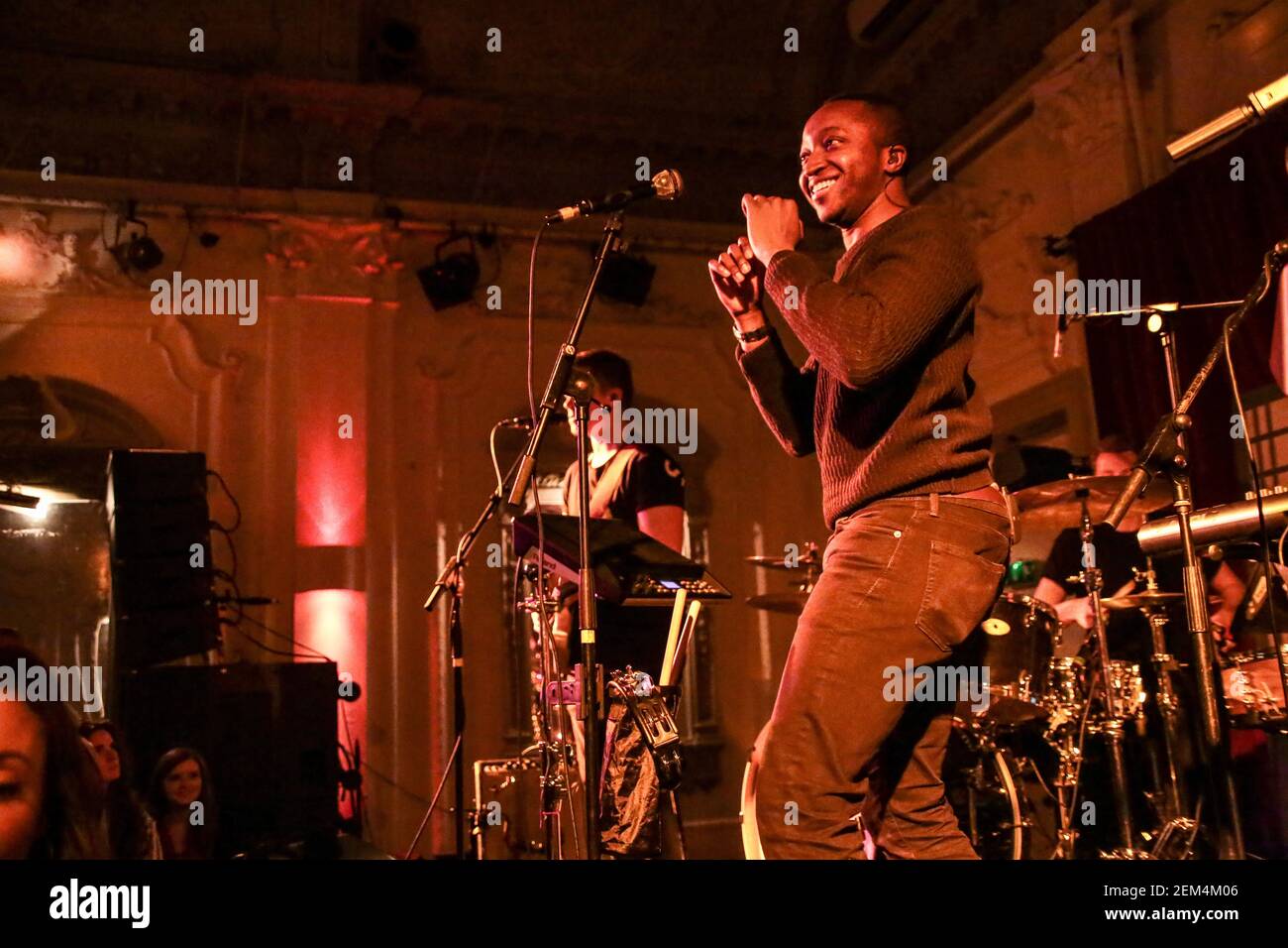 Razionalità che si esibisce dal vivo sul palco alla Bush Hall come parte Del festival di Bushstock Foto Stock