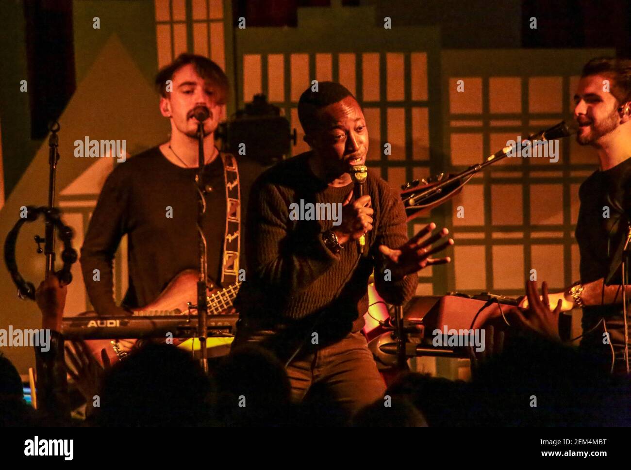 Razionalità che si esibisce dal vivo sul palco alla Bush Hall come parte Del festival di Bushstock Foto Stock