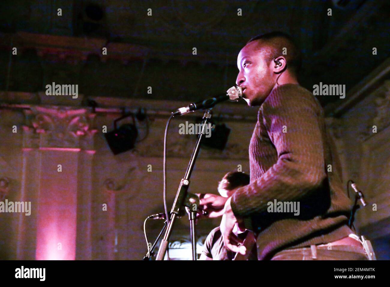 Razionalità che si esibisce dal vivo sul palco alla Bush Hall come parte Del festival di Bushstock Foto Stock