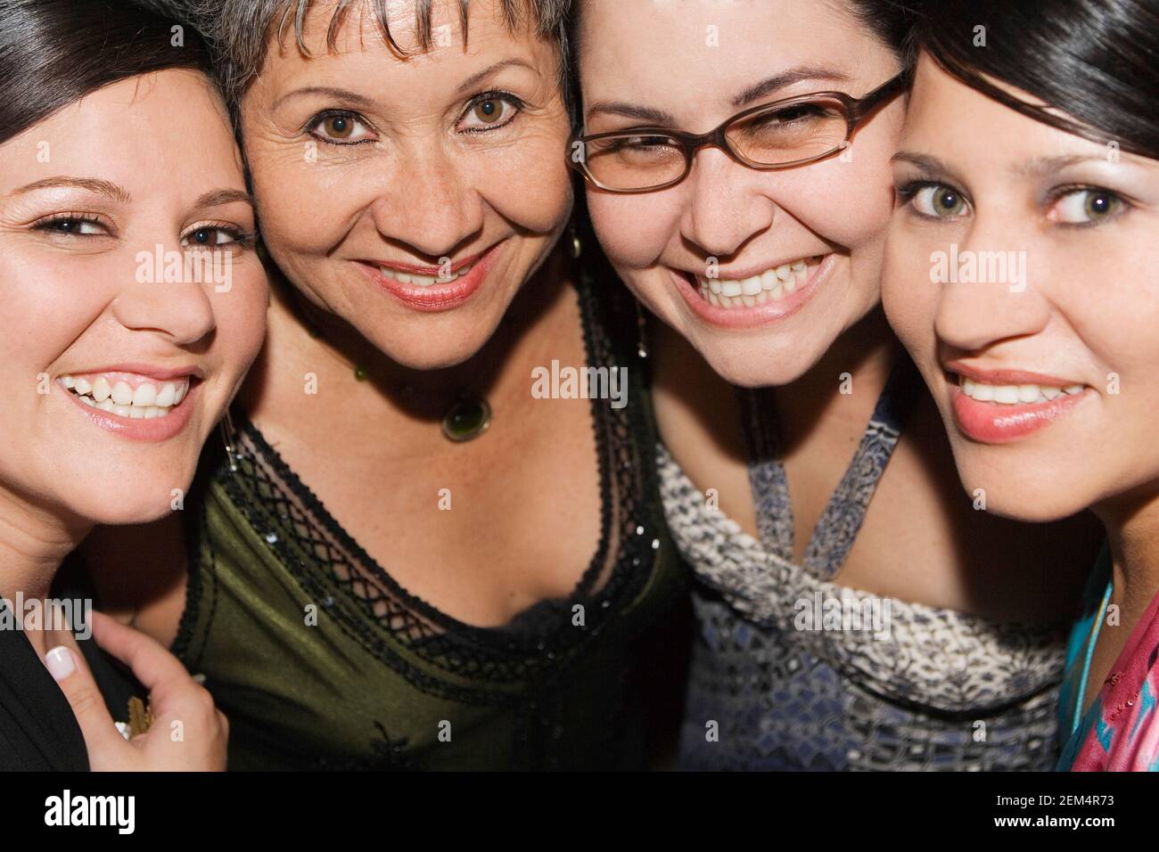 Ritratto di quattro donne sorridente Foto Stock