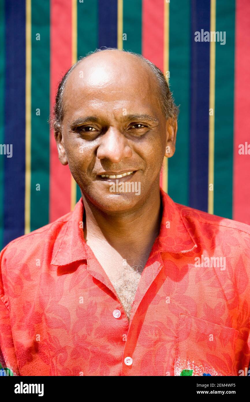 Ritratto di un uomo maturo sorridente Foto Stock