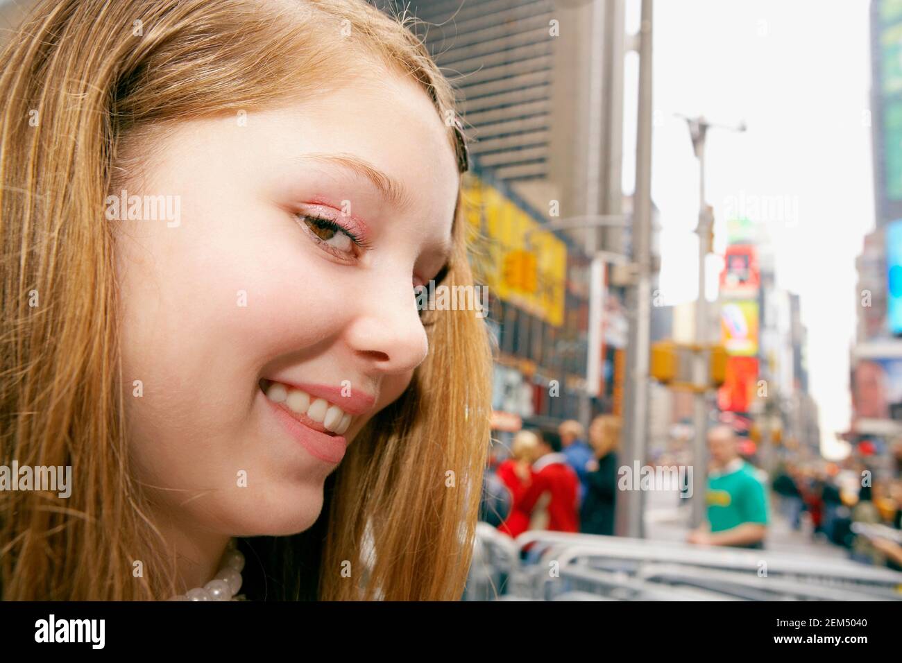 Ritratto di una ragazza adolescente grinning Foto Stock