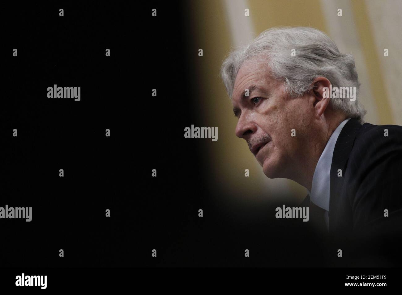 Washington, Stati Uniti. 24 Feb 2021. William Burns testimonia prima di un'audizione del Comitato di intelligenza del Senato sulla sua nomina a direttore della Central Intelligence Agency (CIA) a Capitol Hill a Washington, DC il 24 febbraio 2021. Foto in piscina di Tom Brenner/UPI Credit: UPI/Alamy Live News Foto Stock