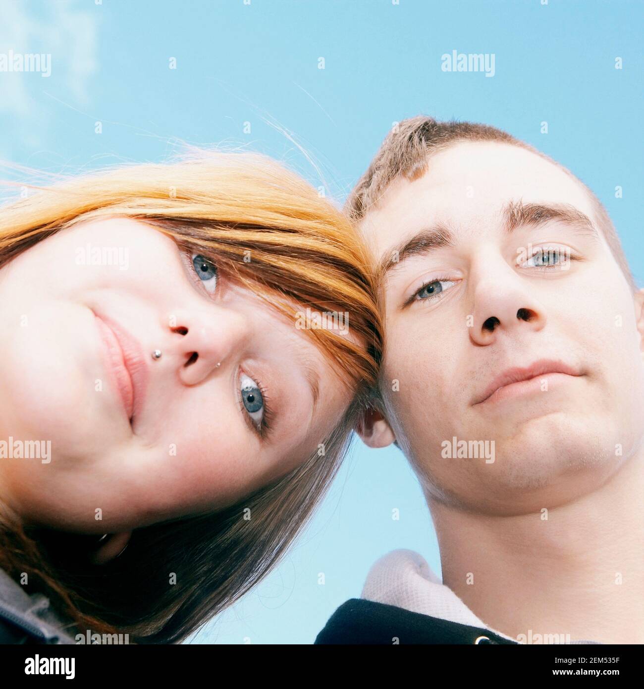 Ritratto di una giovane coppia sorridente Foto Stock