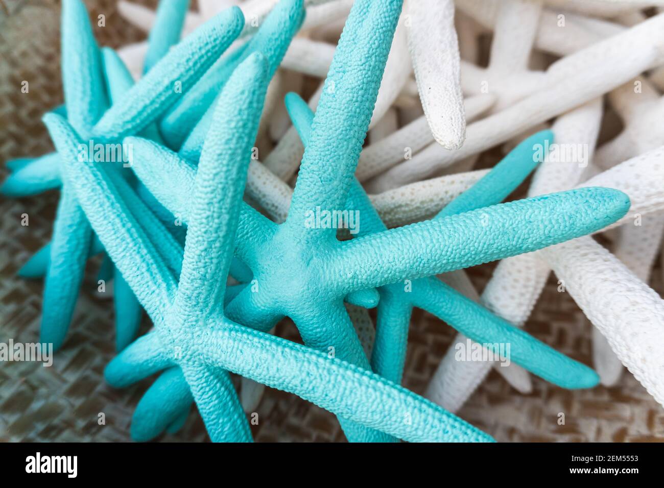 Un primo piano di stelle marine colorate per la decorazione Foto Stock