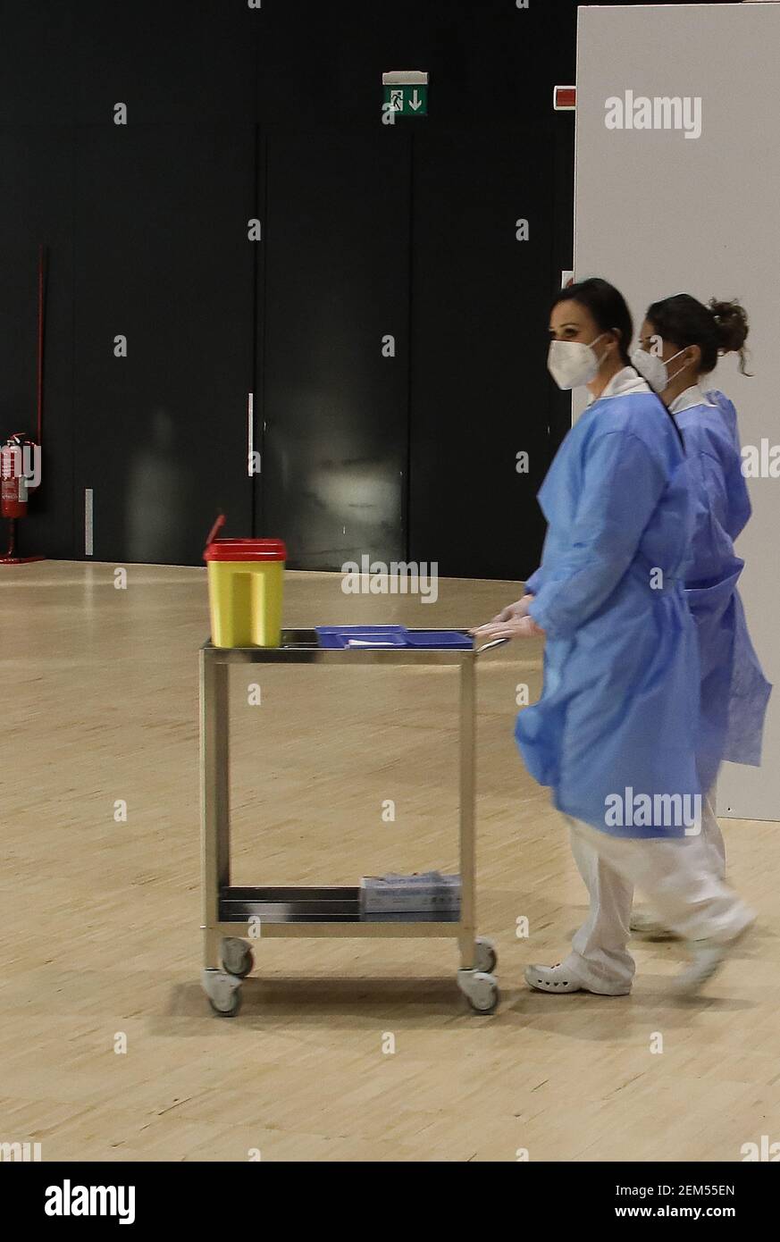 Roma, Italia. 24 Feb 2021. 2/24/2021 - Roma, nuovo centro di vaccinazione anti-Covid 19 a la Nuvola di Fuksas. Foto: (Foto di IPA/Sipa USA) Credit: Sipa USA/Alamy Live News Foto Stock