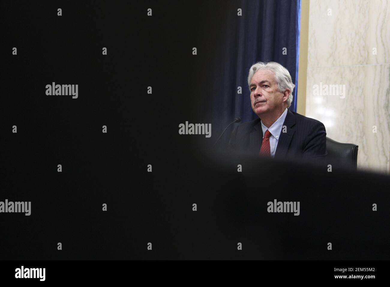 Washington, Stati Uniti. 24 Feb 2021. William Burns testimonia prima di un'audizione del Comitato di intelligenza del Senato sulla nomina di William Burns a direttore della Central Intelligence Agency (CIA) a Capitol Hill a Washington, DC il 24 febbraio 2021. Foto in piscina di Tom Brenner/UPI Credit: UPI/Alamy Live News Foto Stock