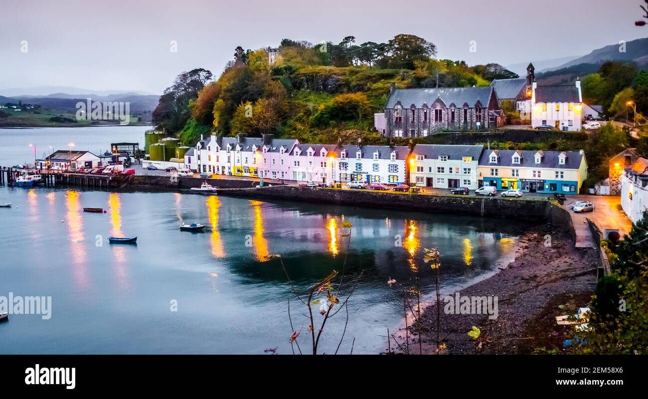 Porto di Portree sull'Isola di Skye in anticipo sera Foto Stock