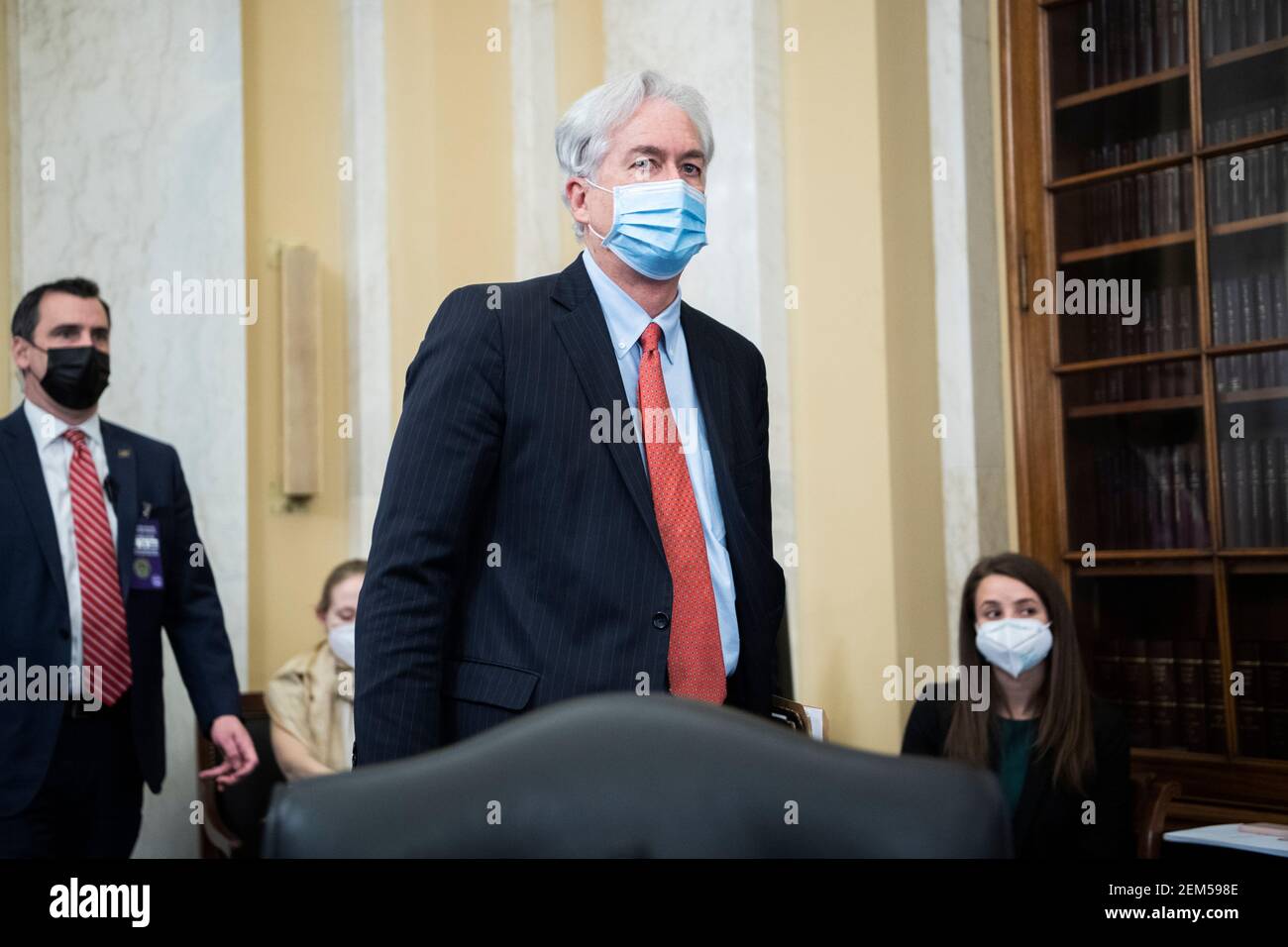 William Burns, candidato per il direttore dell'Agenzia di intelligenza Centrale, arriva per la sua audizione di conferma del Comitato di intelligenza del Senato a Russell Senato edificio di Campidoglio Hill a Washington, DC, mercoledì 24 febbraio 2021.Credit: Tom Williams/Pool via CNP /MediaPunch Foto Stock