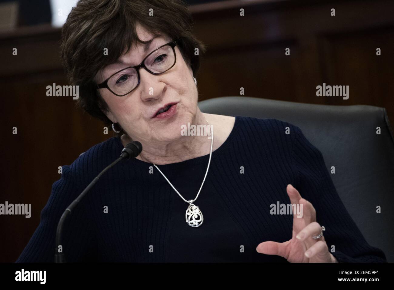 Washington, Stati Uniti. 24 Feb 2021. Susan Collins, R-Maine, domanda William Burns, candidato per il direttore dell'Agenzia di intelligenza centrale, durante la sua audizione di conferma del Comitato di intelligenza del Senato a Russell, edificio dell'Ufficio del Senato a Capitol Hill, Washington, DC, il 24 febbraio 2021. Foto in piscina di Tom Williams/UPI Credit: UPI/Alamy Live News Foto Stock